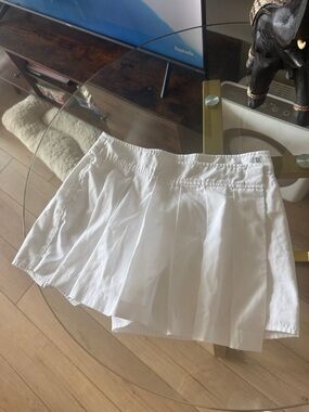 Women’s White Pleated Skort with Elastic Waist